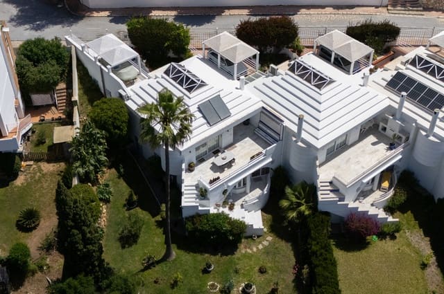 4 sovrum Semi-fristående Villa till salu i Calahonda, Mijas med pool - 699 500 € (Ref: 9976194)