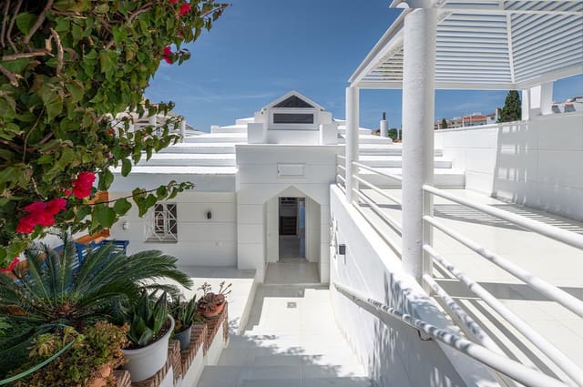 4 sovrum Semi-fristående Villa till salu i Calahonda, Mijas med pool - 699 500 € (Ref: 9976194)
