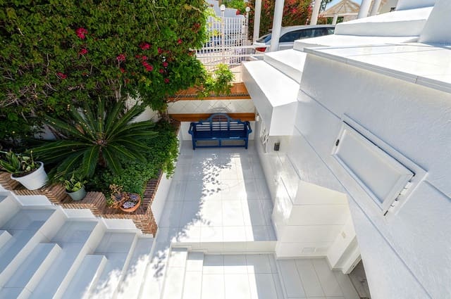 4 sovrum Semi-fristående Villa till salu i Calahonda, Mijas med pool - 699 500 € (Ref: 9976194)