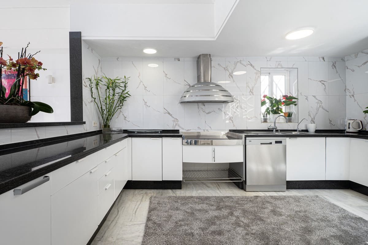 4 makuuhuone Paritalo myytävänä paikassa Calahonda mukana uima-altaan - 699 500 € (Ref: 9976194)