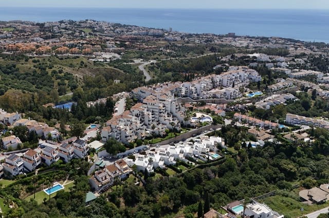 4 sovrum Semi-fristående Villa till salu i Calahonda, Mijas med pool - 699 500 € (Ref: 9976194)