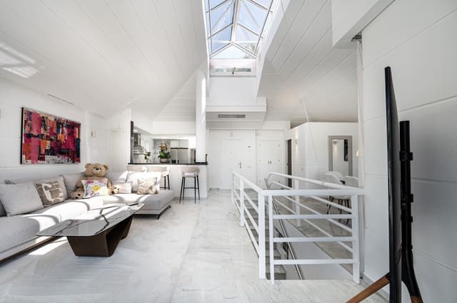 4 sovrum Semi-fristående Villa till salu i Calahonda, Mijas med pool - 699 500 € (Ref: 9976194)