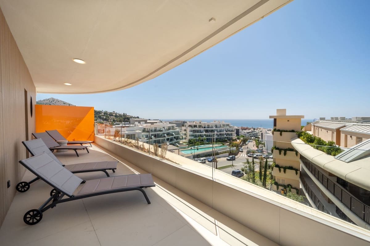2 soveværelse Lejlighed til salg i Fuengirola med swimmingpool - € 695.000 (Ref: 9976195)