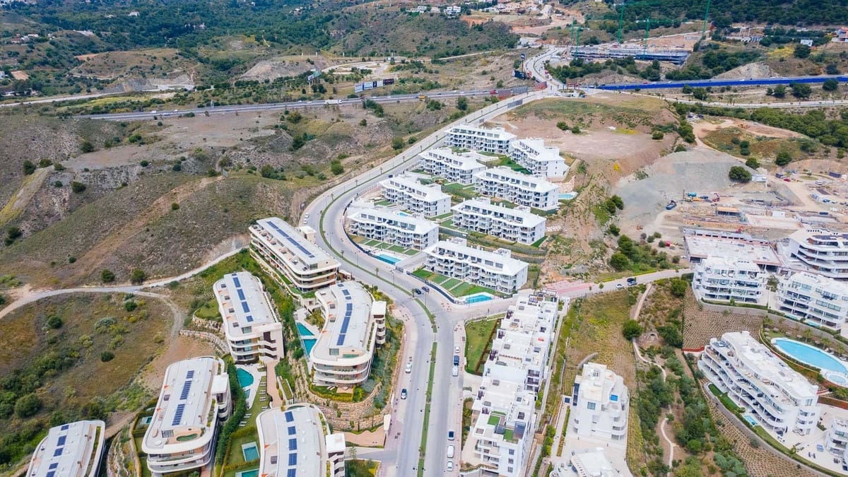 2 soveværelse Lejlighed til salg i Fuengirola med swimmingpool - € 695.000 (Ref: 9976195)
