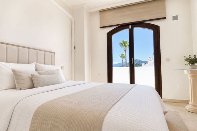 4 soveværelse Byhus til salg i Los Arqueros, Benahavís med swimmingpool - € 745.000 (Ref: 9976199)