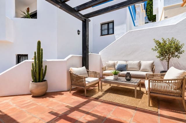 4 soveværelse Byhus til salg i Los Arqueros, Benahavís med swimmingpool - € 745.000 (Ref: 9976199)