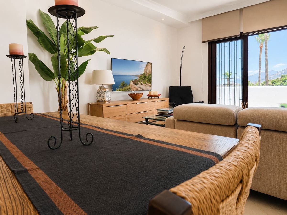 4 soveværelse Byhus til salg i Los Arqueros med swimmingpool - € 745.000 (Ref: 9976199)