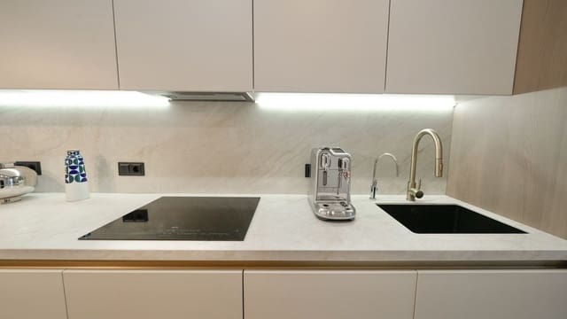 2 soverom Leilighet til salgs i Costalita, Estepona med svømmebasseng garasje - € 715 000 (Ref: 9976205)