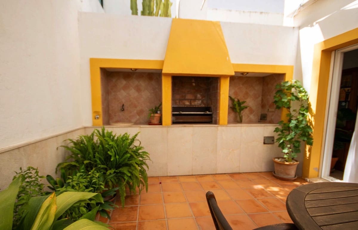 4 bedroom Townhouse for sale in Estepona with garage - € 732,000 (Ref: 9976206)