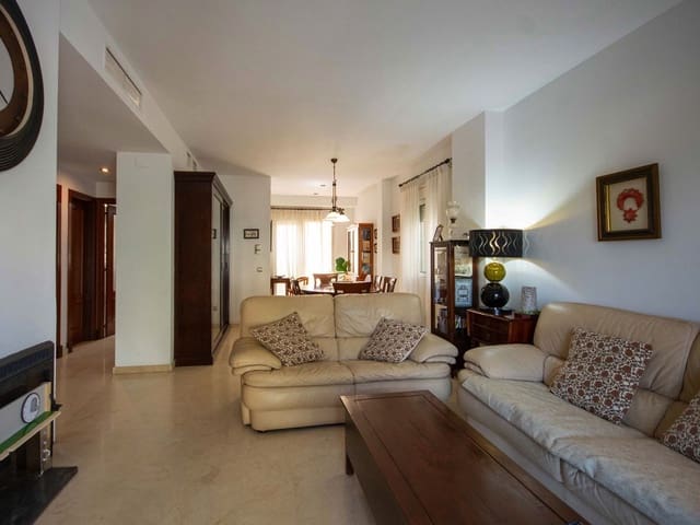 4 soverom Hus til salgs i Zona Calvario, Estepona med garasje - € 732 000 (Ref: 9976206)