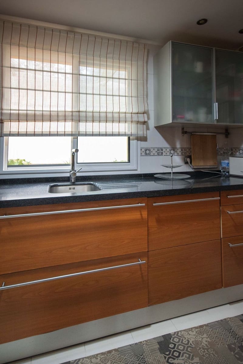 4 bedroom Townhouse for sale in Estepona with garage - € 732,000 (Ref: 9976206)