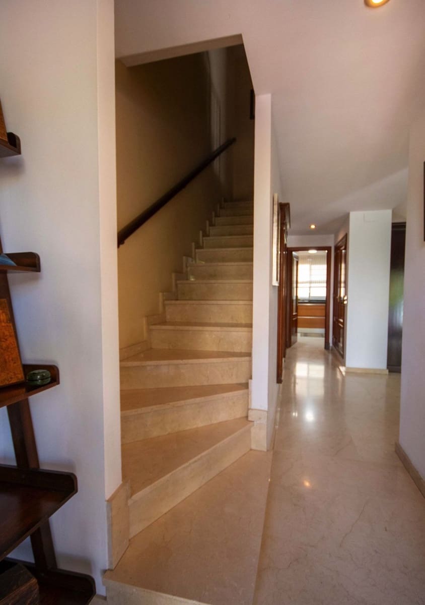 4 bedroom Townhouse for sale in Estepona with garage - € 732,000 (Ref: 9976206)