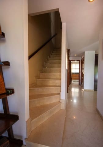 4 soverom Hus til salgs i Zona Calvario, Estepona med garasje - € 732 000 (Ref: 9976206)