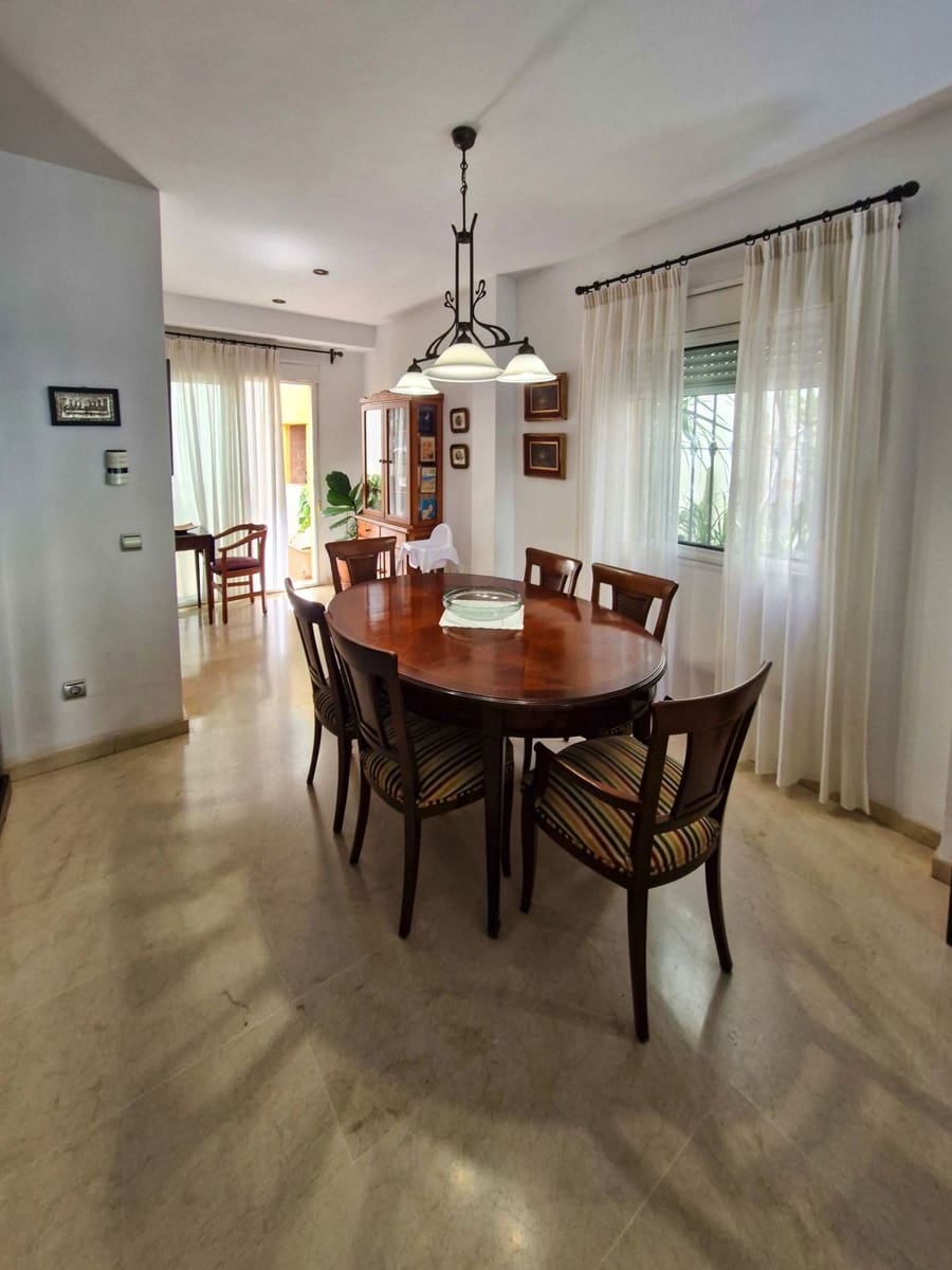 4 bedroom Townhouse for sale in Estepona with garage - € 732,000 (Ref: 9976206)
