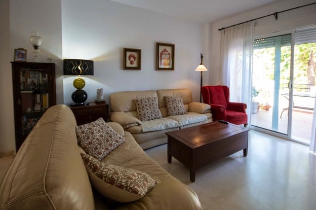 4 soverom Hus til salgs i Zona Calvario, Estepona med garasje - € 732 000 (Ref: 9976206)