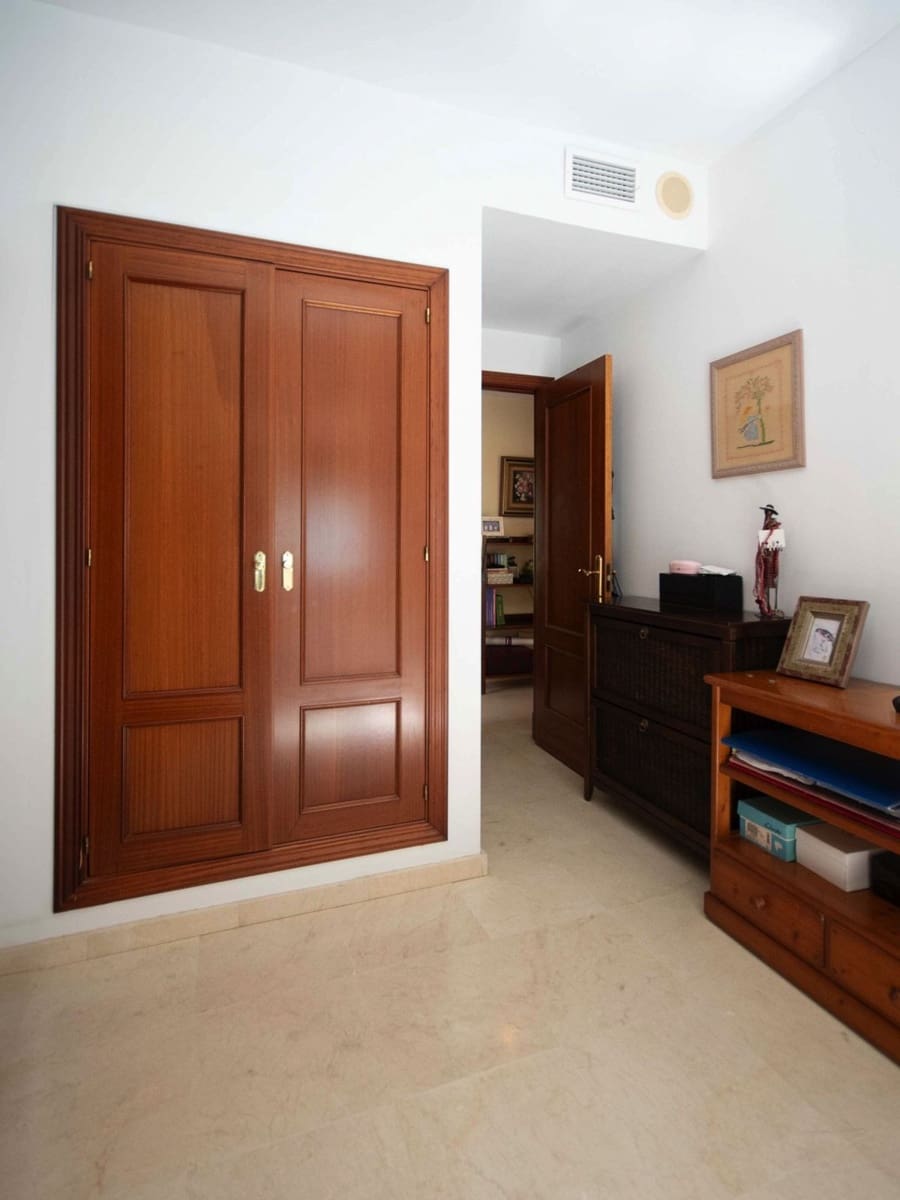 4 bedroom Townhouse for sale in Estepona with garage - € 732,000 (Ref: 9976206)