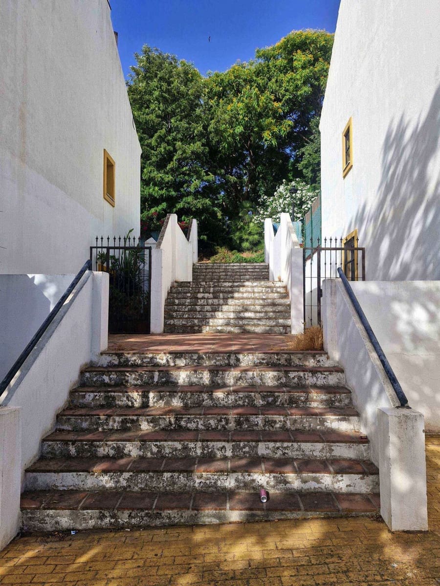 4 bedroom Townhouse for sale in Estepona with garage - € 732,000 (Ref: 9976206)