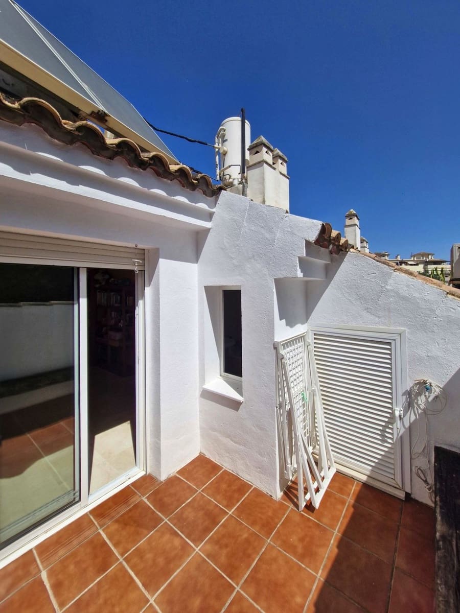 4 bedroom Townhouse for sale in Estepona with garage - € 732,000 (Ref: 9976206)