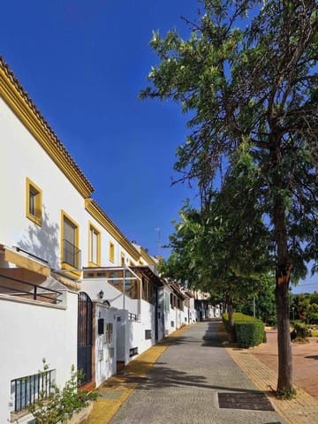 4 soverom Hus til salgs i Zona Calvario, Estepona med garasje - € 732 000 (Ref: 9976206)