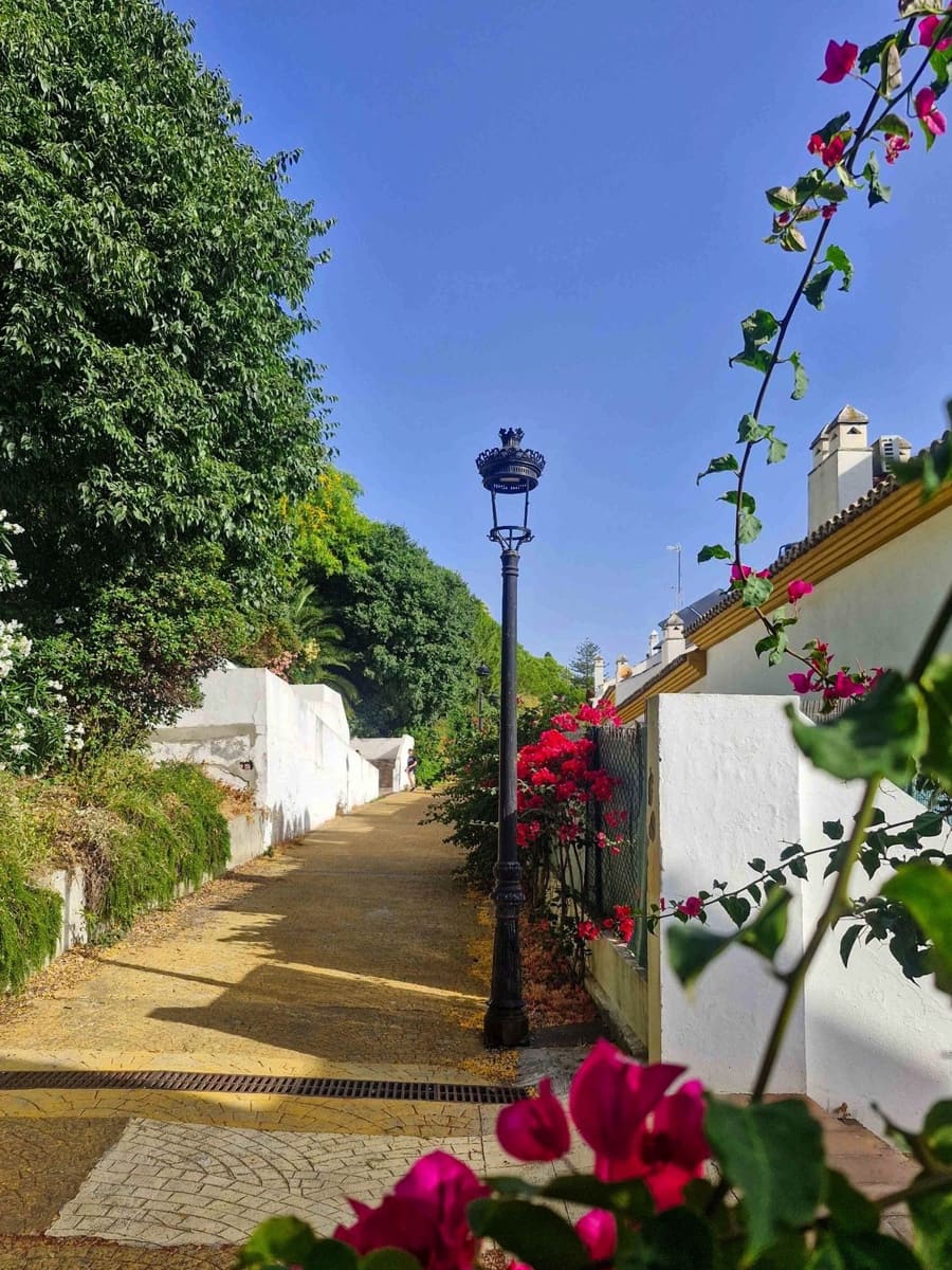 4 bedroom Townhouse for sale in Estepona with garage - € 732,000 (Ref: 9976206)