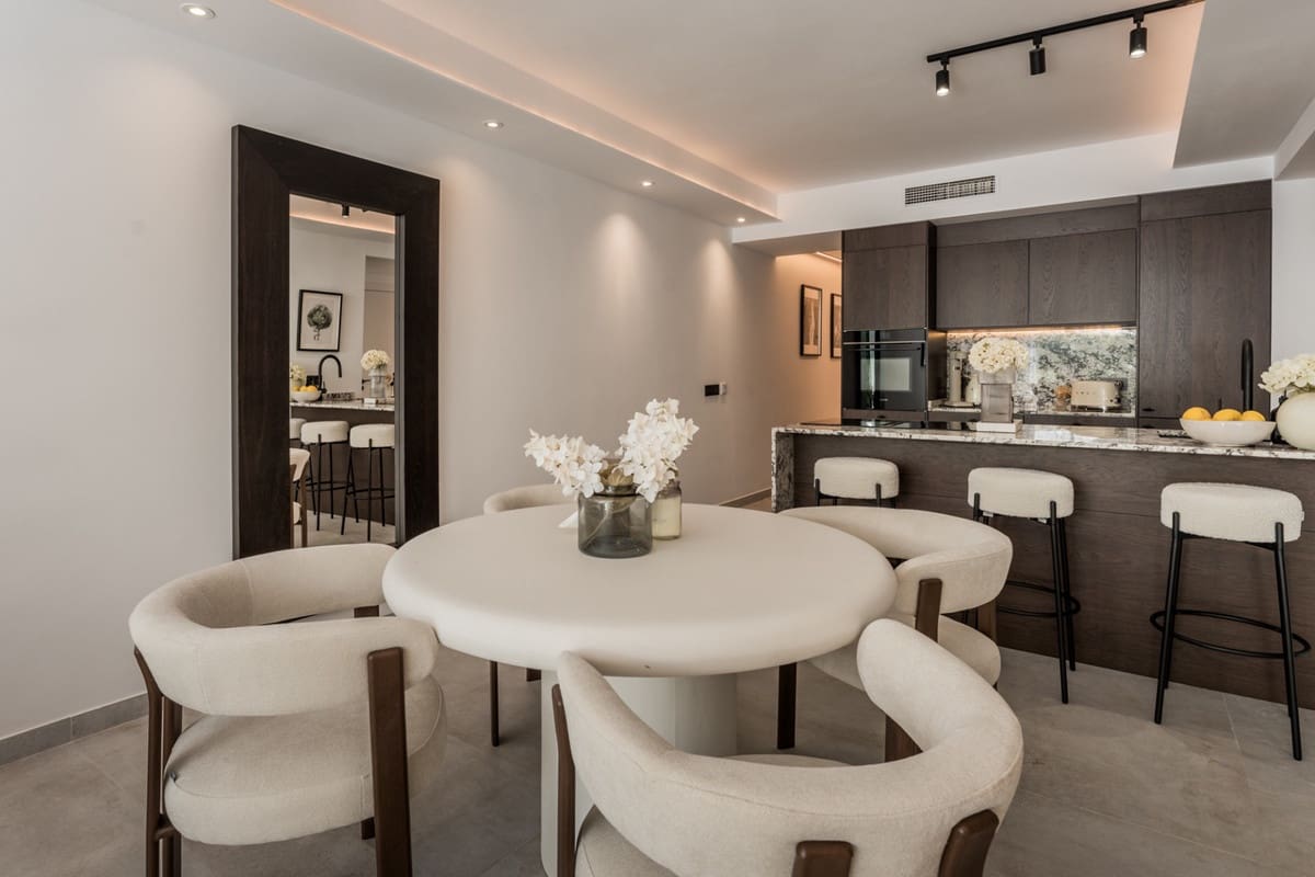 3 sypialnia Apartament na sprzedaż w La Quinta z basenem - 695 000 € (Ref: 9976209)