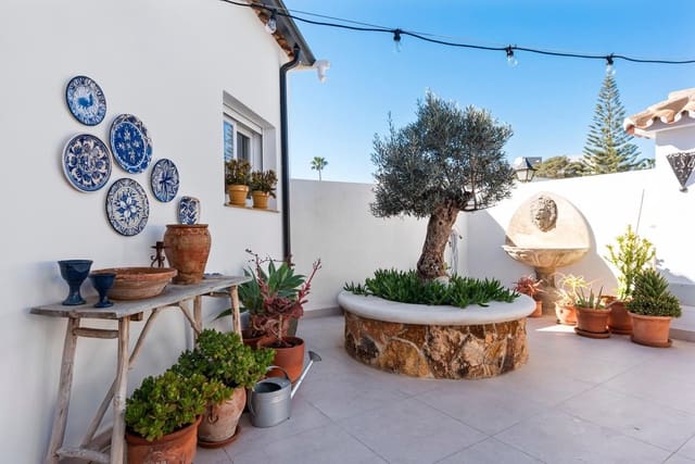 2 soveværelse Byhus til salg i Bahía Dorada, Estepona med swimmingpool - € 690.000 (Ref: 9976211)