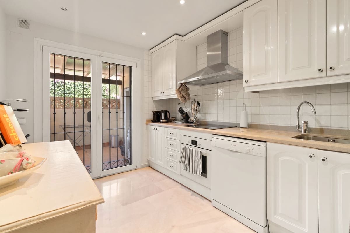 3 bedroom Townhouse for sale in Guadalmina with pool garage - € 700,000 (Ref: 9976217)