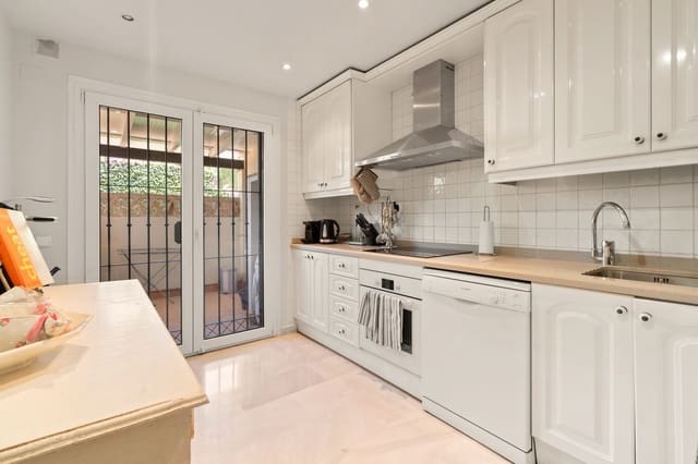 3 Zimmer Haus zu verkaufen in Guadalmina Baja, Marbella mit Pool Garage - 700.000 € (Ref: 9976217)
