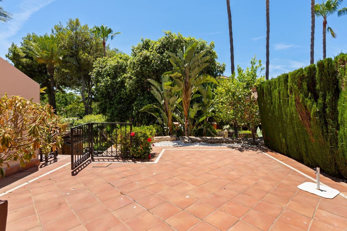 3 bedroom Townhouse for sale in Guadalmina with pool garage - € 700,000 (Ref: 9976217)