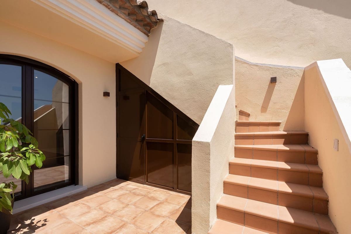 3 bedroom Apartment for sale in Los Arqueros with pool garage - € 699,000 (Ref: 9976220)