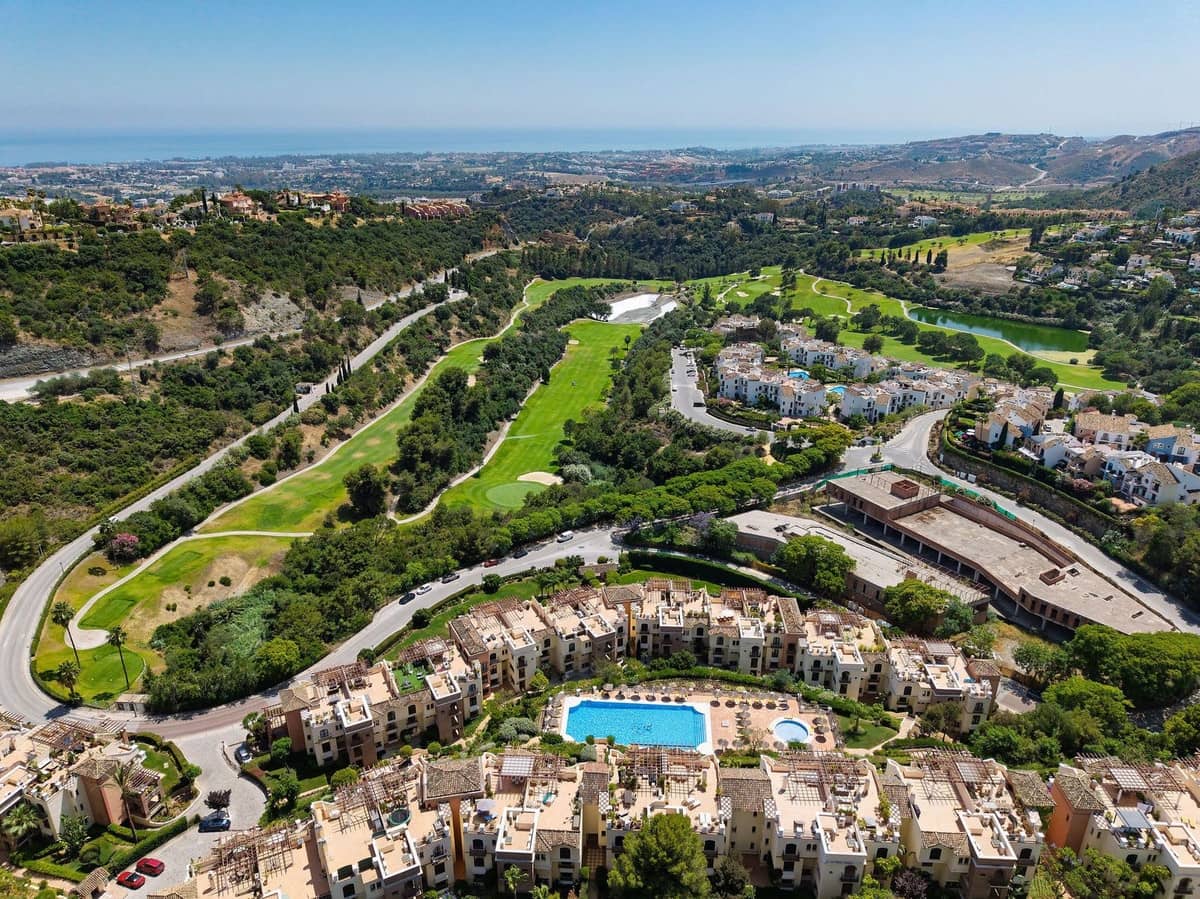 3 bedroom Apartment for sale in Los Arqueros with pool garage - € 699,000 (Ref: 9976220)