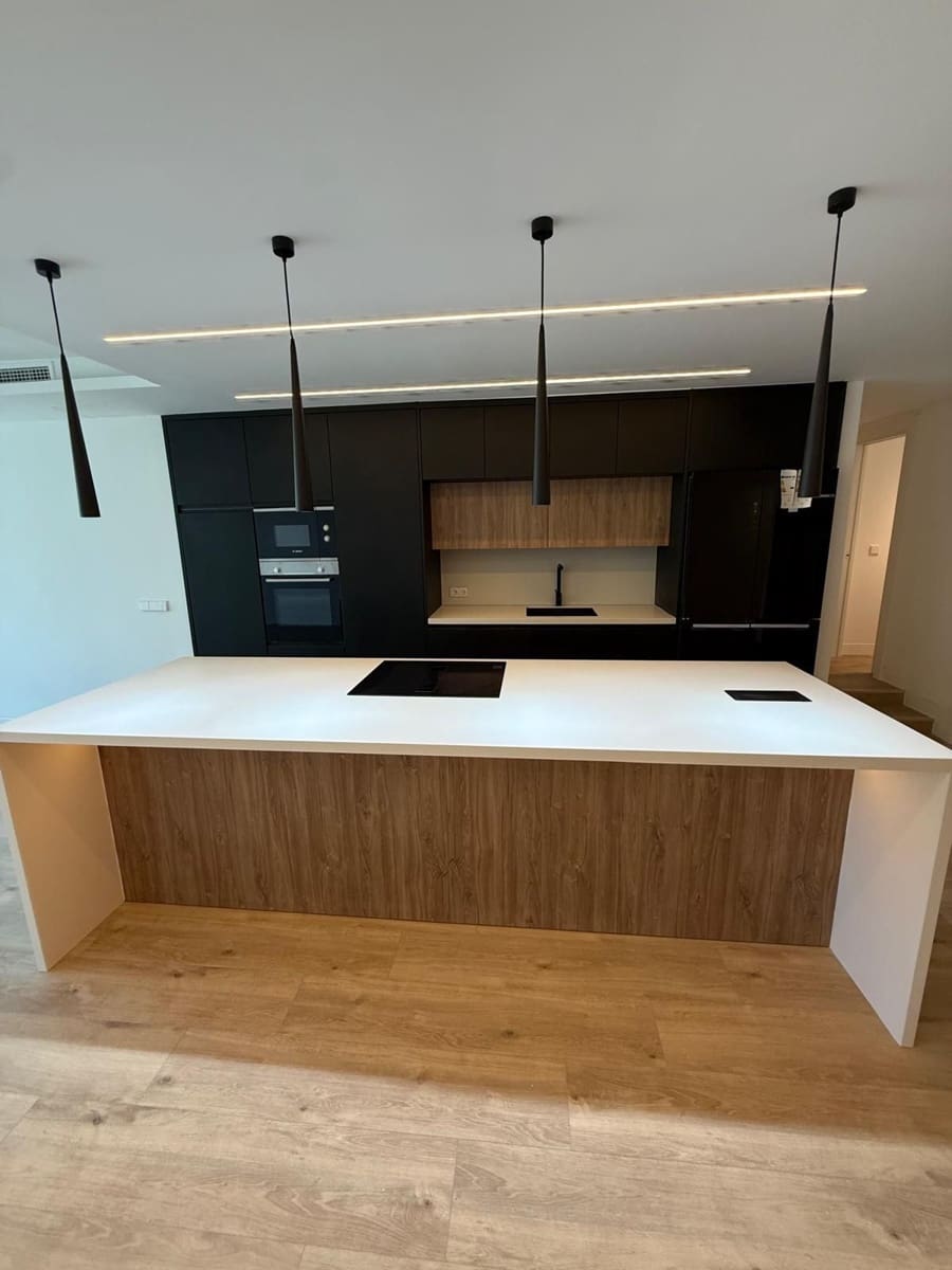 3 soverom Leilighet til salgs i Nueva Andalucia med garasje - € 690 000 (Ref: 9976222)