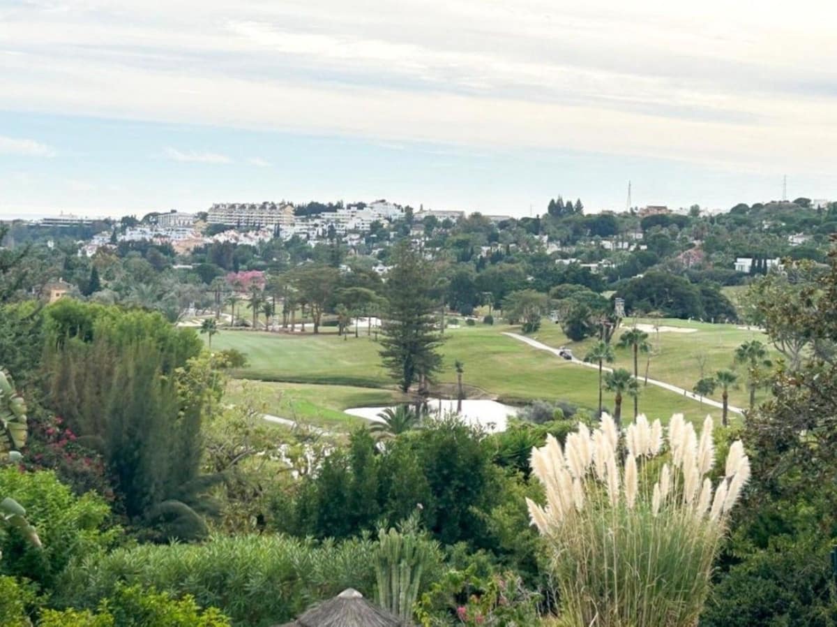 3 soverom Leilighet til salgs i Nueva Andalucia med garasje - € 690 000 (Ref: 9976222)