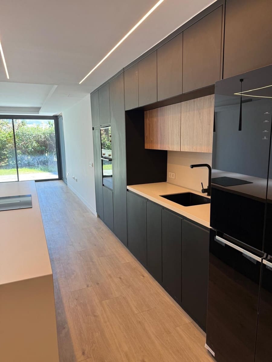 3 soverom Leilighet til salgs i Nueva Andalucia med garasje - € 690 000 (Ref: 9976222)