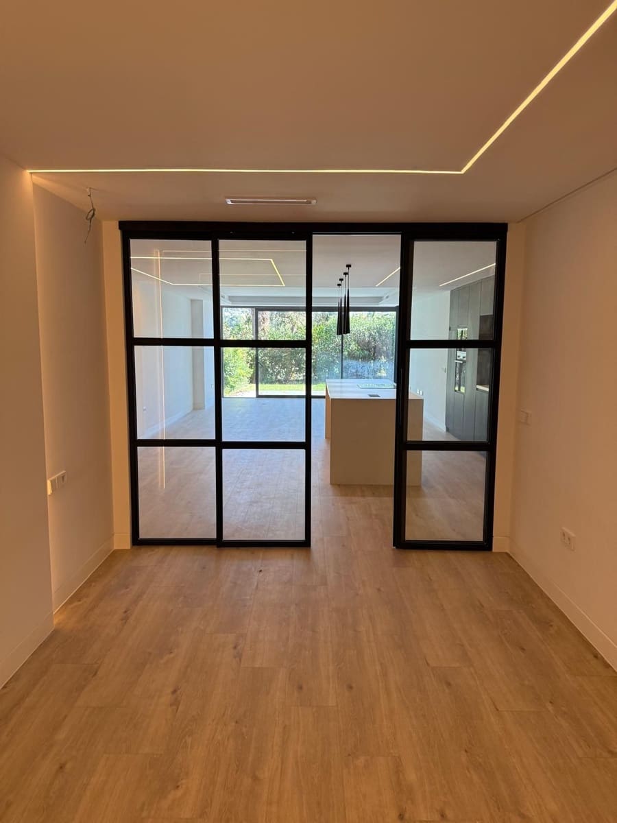 3 soverom Leilighet til salgs i Nueva Andalucia med garasje - € 690 000 (Ref: 9976222)