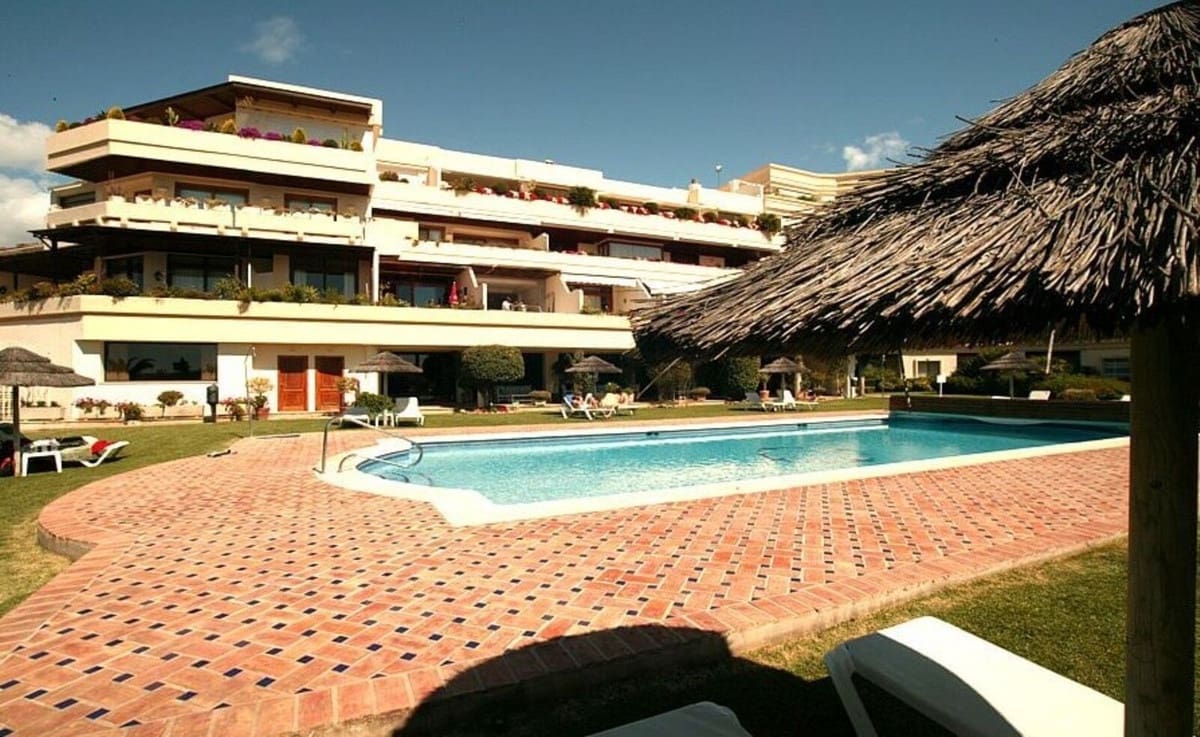 3 soverom Leilighet til salgs i Nueva Andalucia med garasje - € 690 000 (Ref: 9976222)