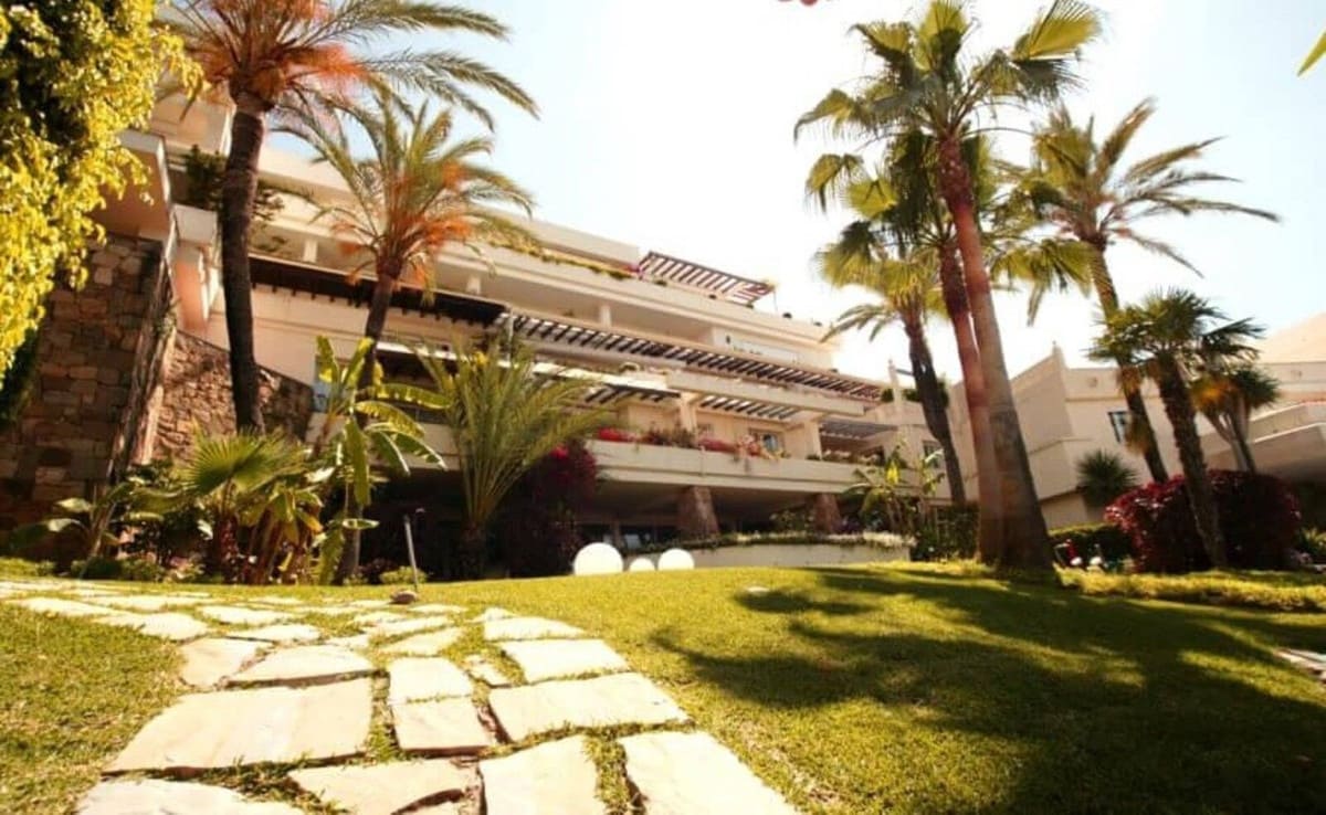 3 soverom Leilighet til salgs i Nueva Andalucia med garasje - € 690 000 (Ref: 9976222)