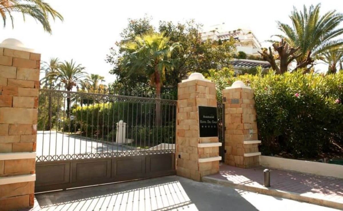 3 soverom Leilighet til salgs i Nueva Andalucia med garasje - € 690 000 (Ref: 9976222)