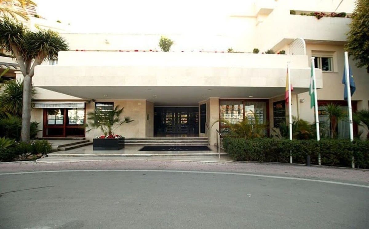 3 soverom Leilighet til salgs i Nueva Andalucia med garasje - € 690 000 (Ref: 9976222)