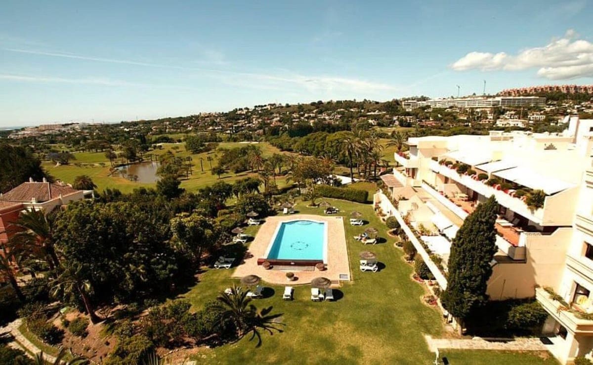 3 soverom Leilighet til salgs i Nueva Andalucia med garasje - € 690 000 (Ref: 9976222)