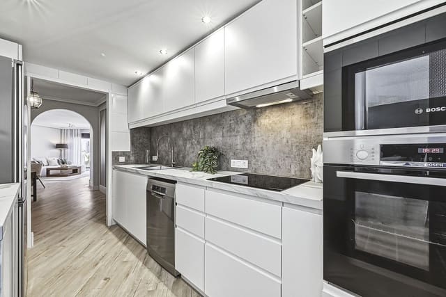 Apartamento de 3 habitaciones en Nueva Andalucia, Marbella en venta con piscina - 655.000 € (Ref: 9976223)