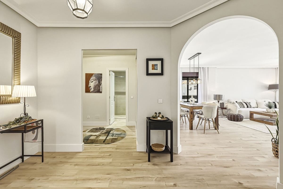 Apartamento de 3 habitaciones en Nueva Andalucia en venta con piscina - 655.000 € (Ref: 9976223)