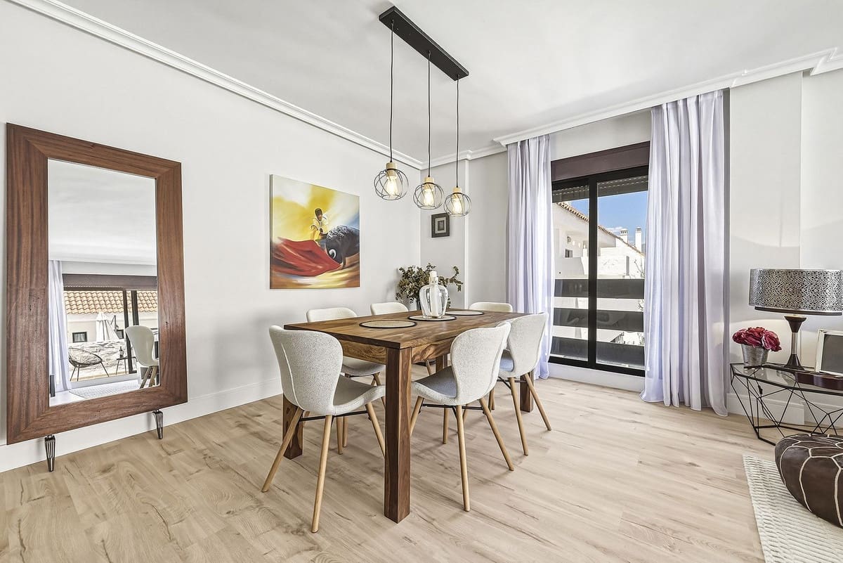 Apartamento de 3 habitaciones en Nueva Andalucia en venta con piscina - 655.000 € (Ref: 9976223)