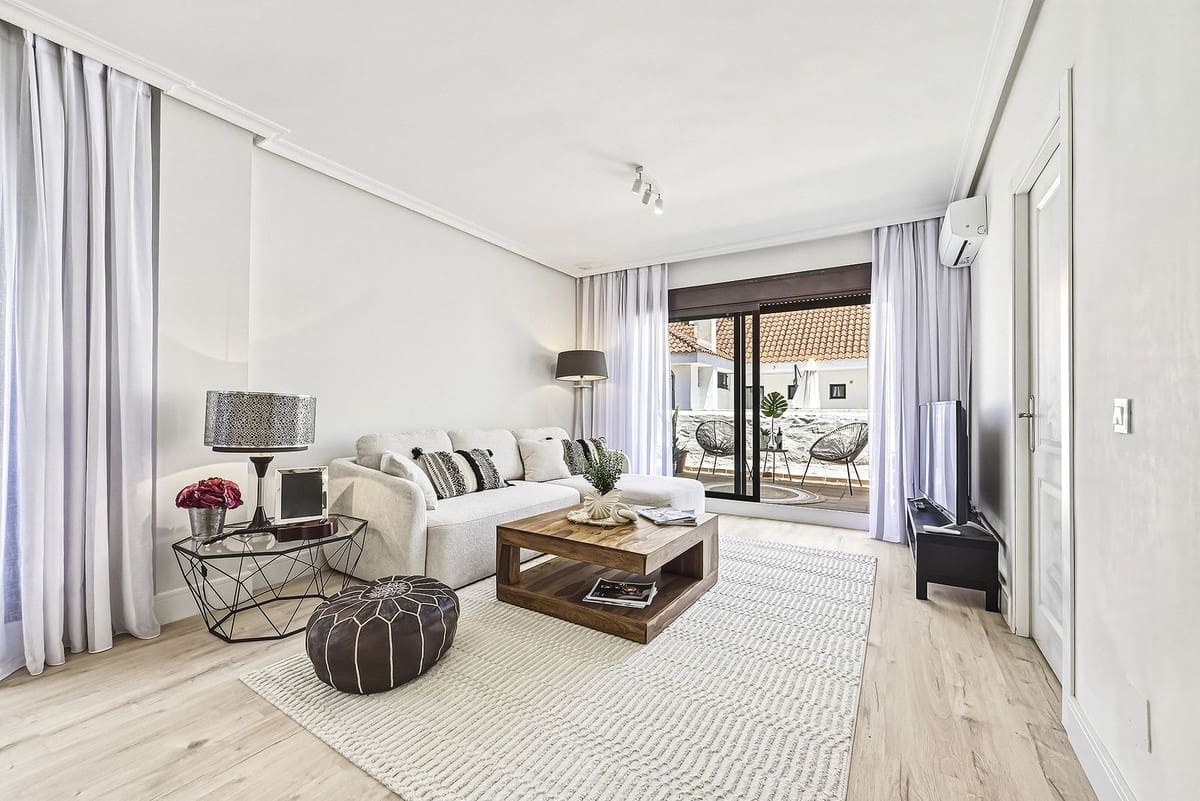 Apartamento de 3 habitaciones en Nueva Andalucia en venta con piscina - 655.000 € (Ref: 9976223)