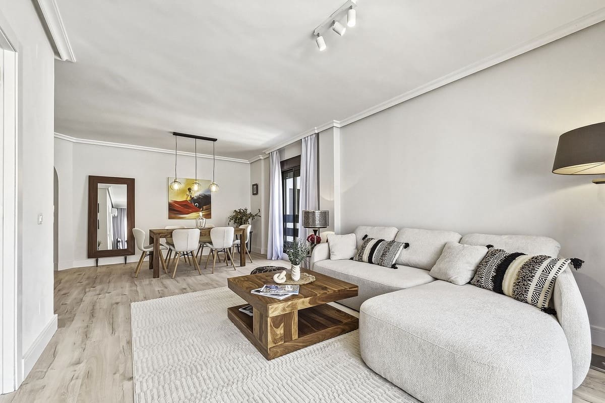 Apartamento de 3 habitaciones en Nueva Andalucia en venta con piscina - 655.000 € (Ref: 9976223)