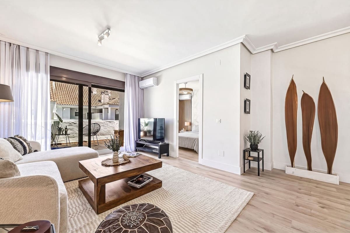 Apartamento de 3 habitaciones en Nueva Andalucia en venta con piscina - 655.000 € (Ref: 9976223)