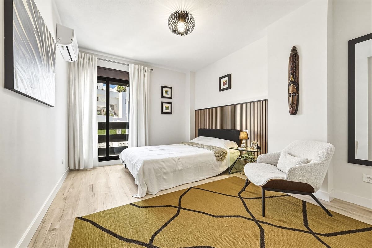 Apartamento de 3 habitaciones en Nueva Andalucia en venta con piscina - 655.000 € (Ref: 9976223)