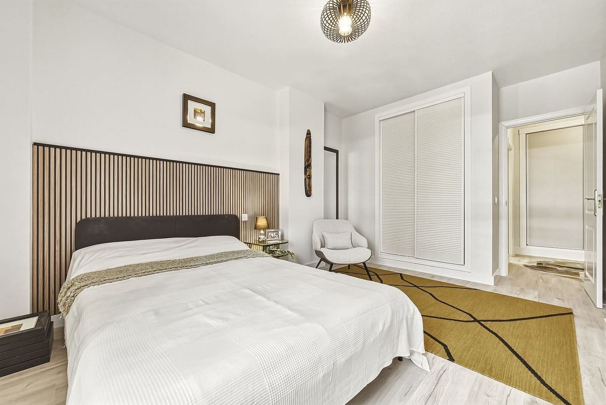 Apartamento de 3 habitaciones en Nueva Andalucia en venta con piscina - 655.000 € (Ref: 9976223)