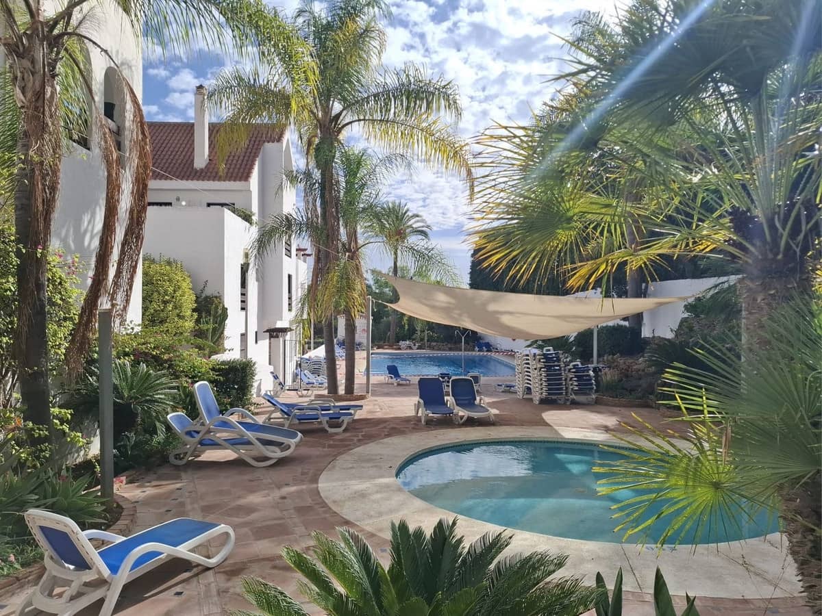 Apartamento de 3 habitaciones en Nueva Andalucia en venta con piscina - 655.000 € (Ref: 9976223)