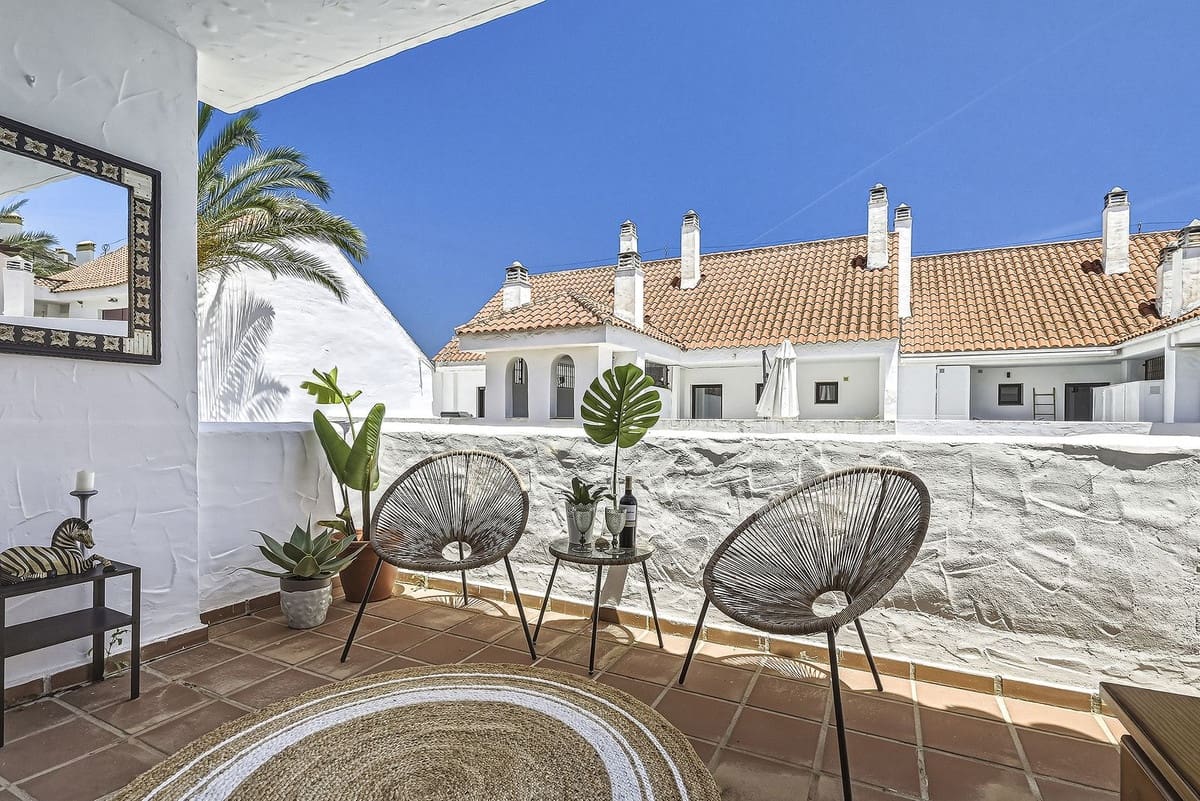 Apartamento de 3 habitaciones en Nueva Andalucia en venta con piscina - 655.000 € (Ref: 9976223)